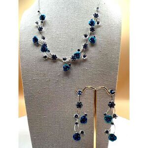 NEW Silver Blue Crystal Roses Necklace Earrings Set